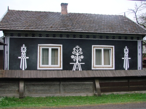 example of a beautifully decorated home in rural romania. they got very intricate... reminiscent of lace.